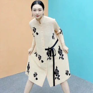 灵影褶皱F999【现货】女人味三宅外套2026春季立领轻熟印花风衣女