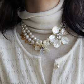 2024年新贝壳诗情双层珍珠项链花朵装饰淡金色水晶项链优雅大气款