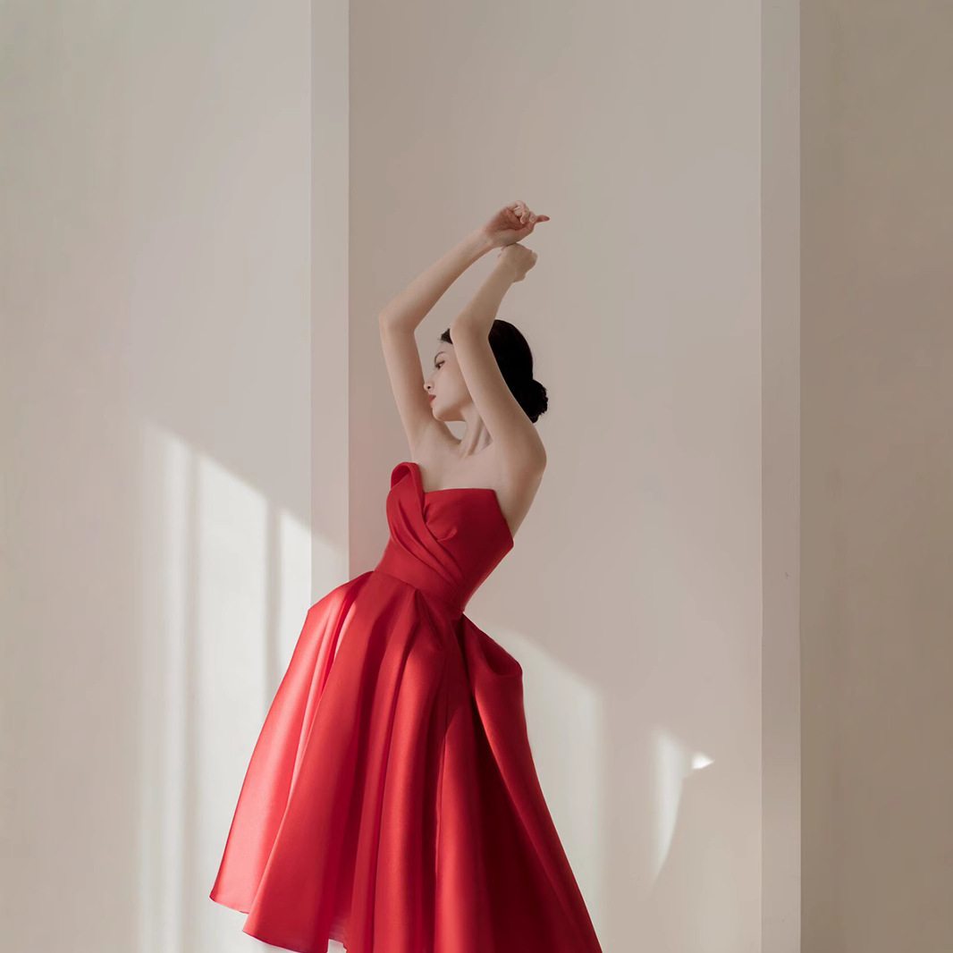 Bride's High-class Elegant Red Light Luxury Door-back Slimming Toasting Suit for Small Man Engagement Dress Door-back