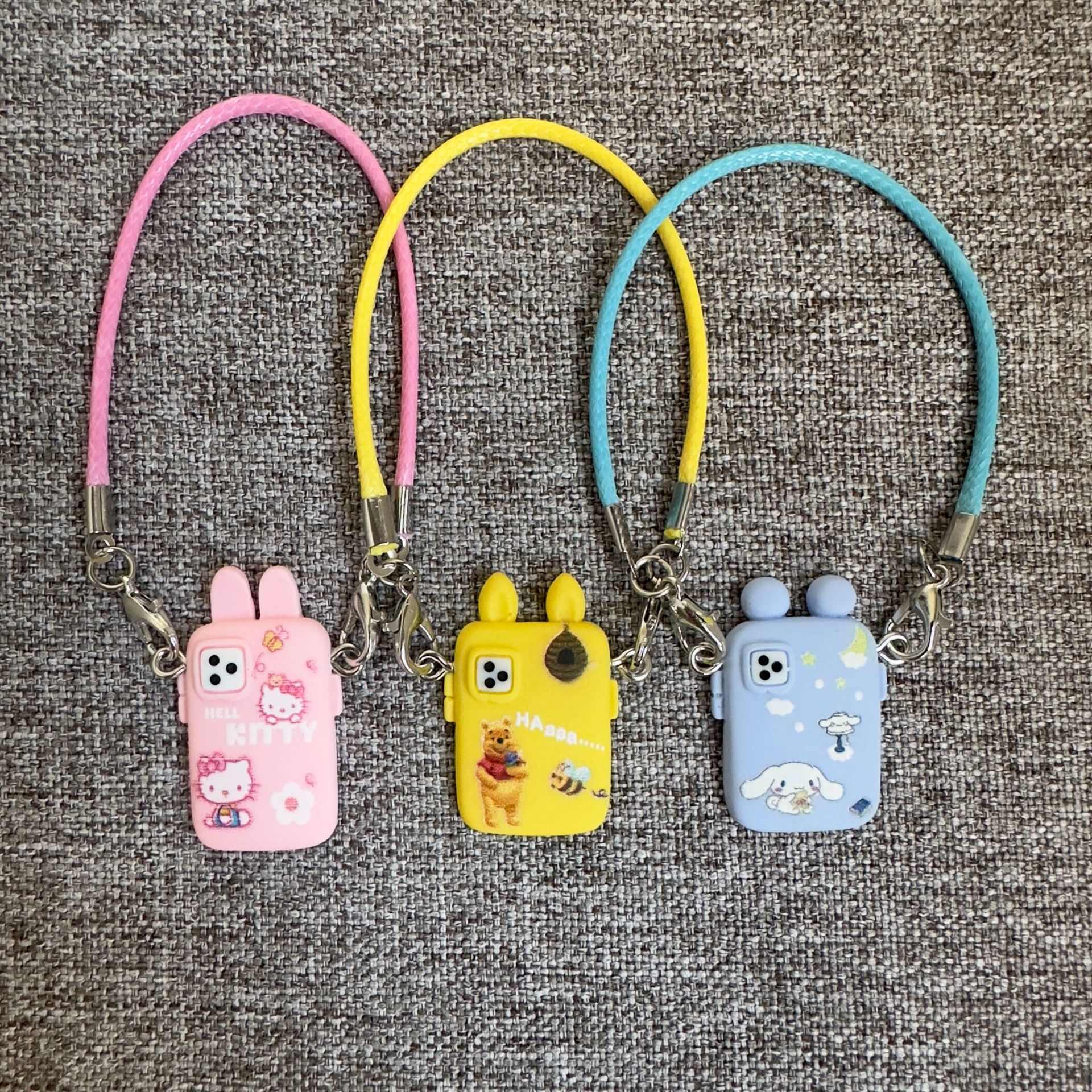 娃娃屋dollhouse迷你挂件模型卡通迷你小手机小熊挂脖配饰公仔