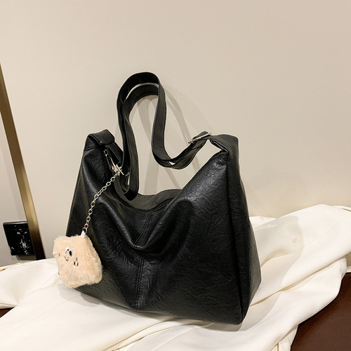 The 2024 Autumn/Winter Trendy Large Capacity Pillow Bag, Fashion Single Shoulder Bag, Wide Shoulder Crossbody Bag for Women, Cross-border