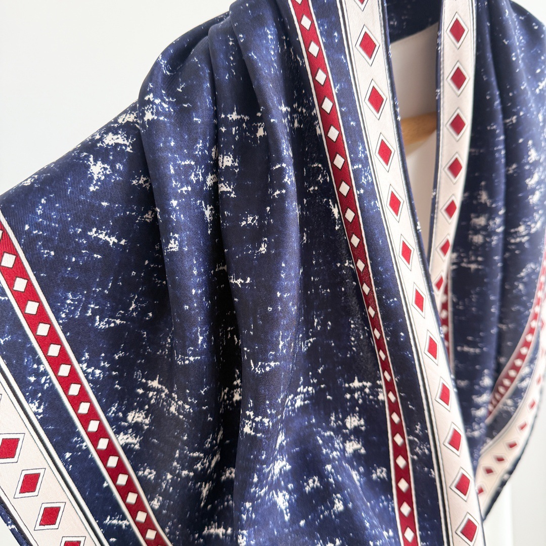 Retro elegant scarf