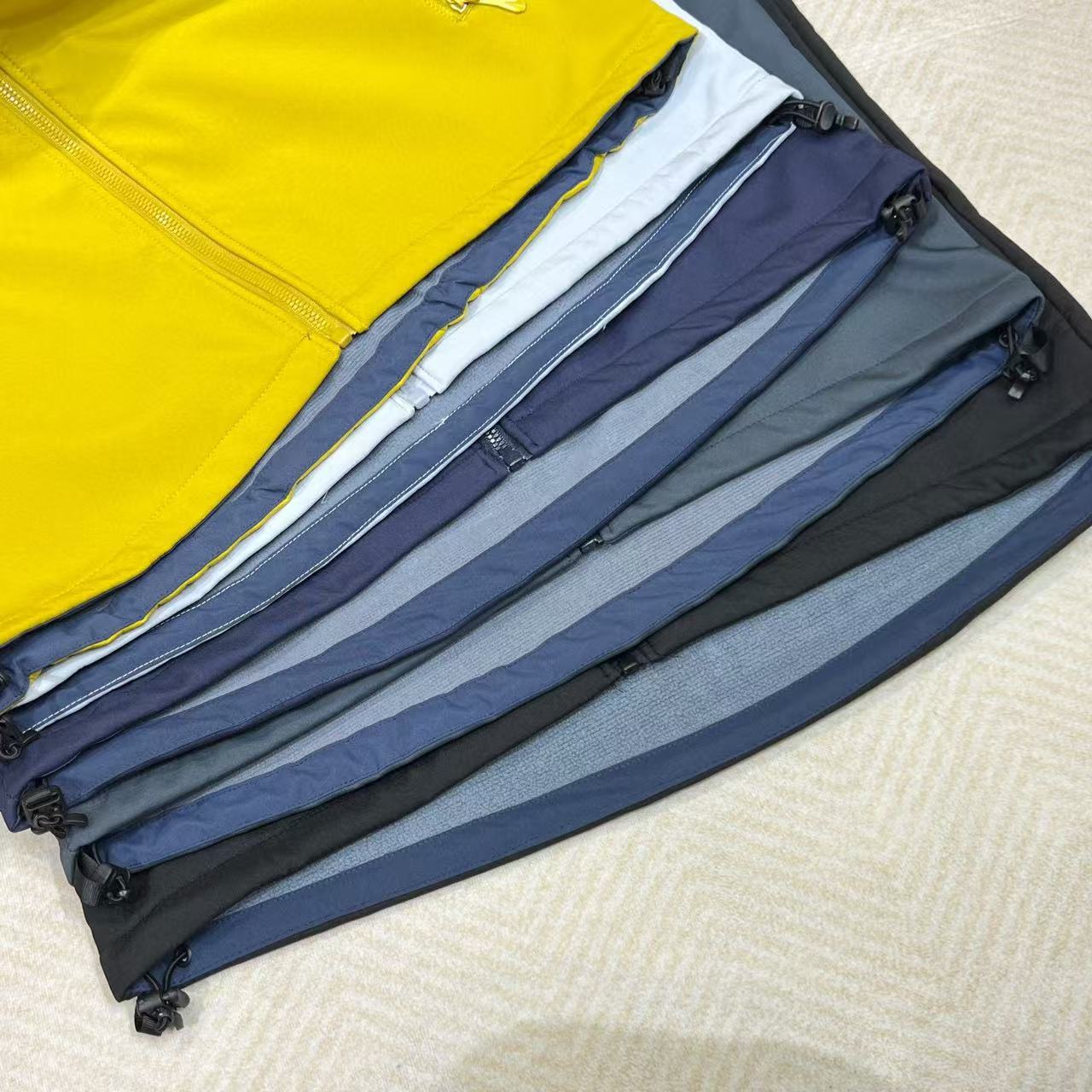 Veste softshell à capuche brodée kaila pour couple extérieur_voghion.com