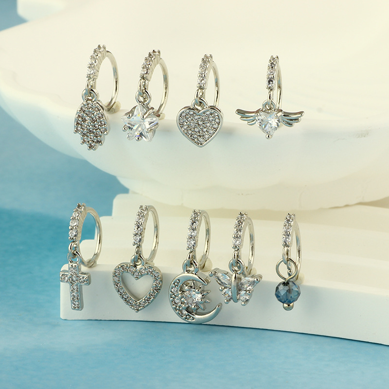 Silver pointed spike labret stud material detail