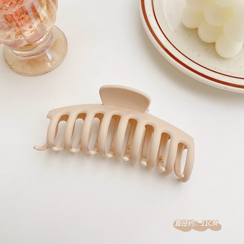 ミルクコーヒー色インスタイル大型サメクリップハイエンドヘアアクセサリー女性のつや消しヘアクリップかわいい卸売|undefined