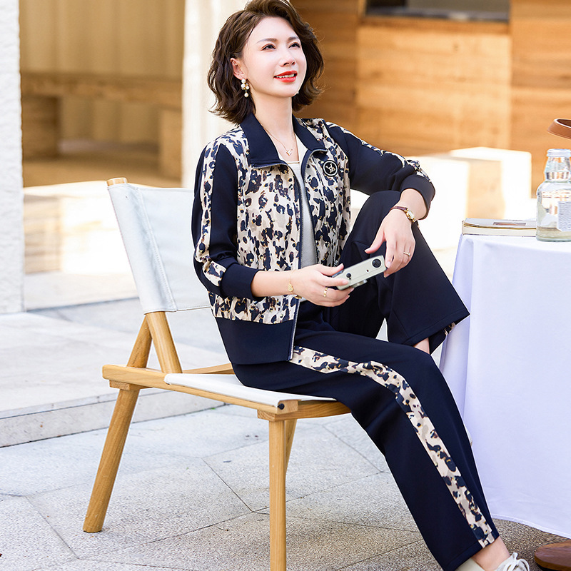 中年妈妈秋装运动套装女2025新款洋气中老年春秋季休闲外套两件套|undefined