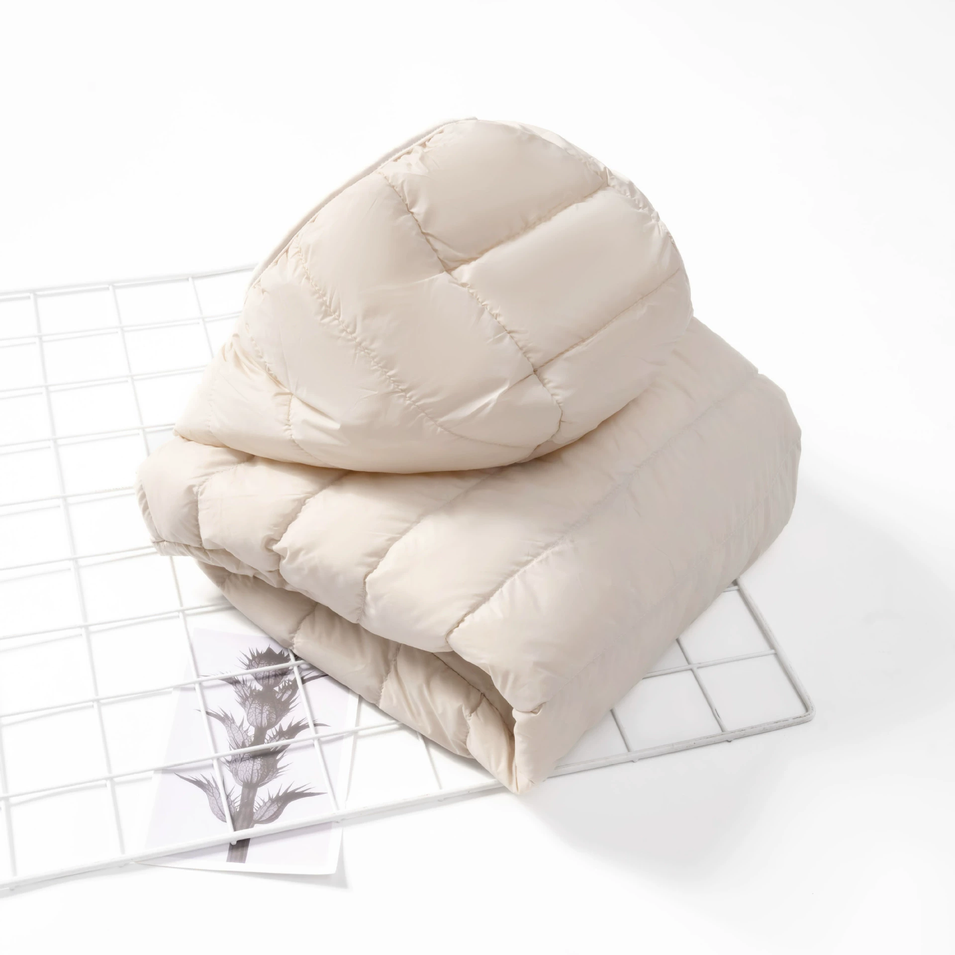 平湖秋冬轻薄款便携式羽绒服女连帽休闲纯色简约修身轻便外套冬装