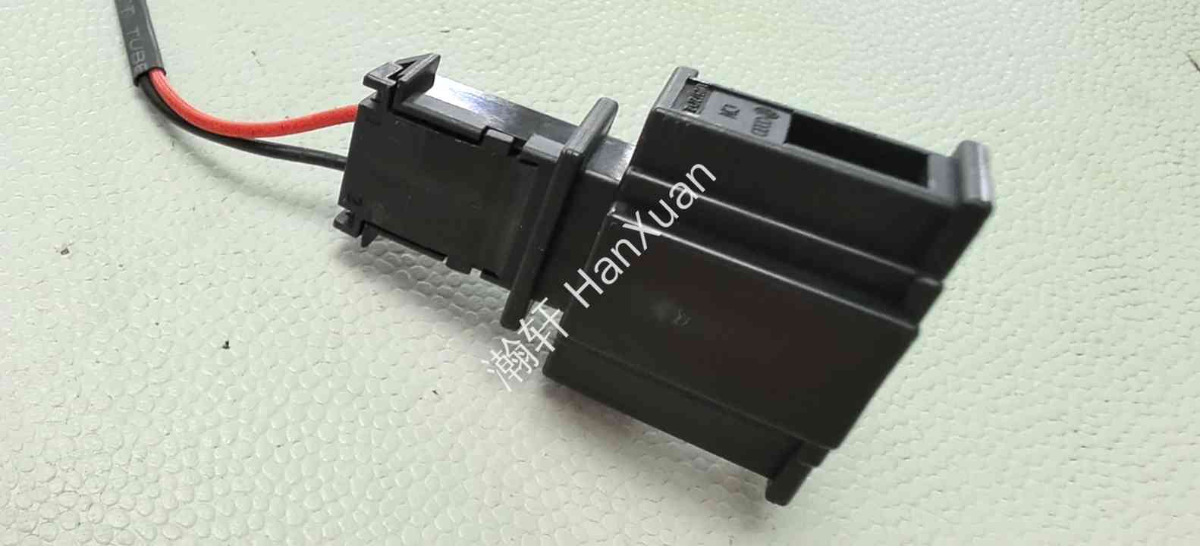 5N0827566AA-HX is suitable for Volkswagen Audi trunk handle, luggage compartment tailgate switch with camera
