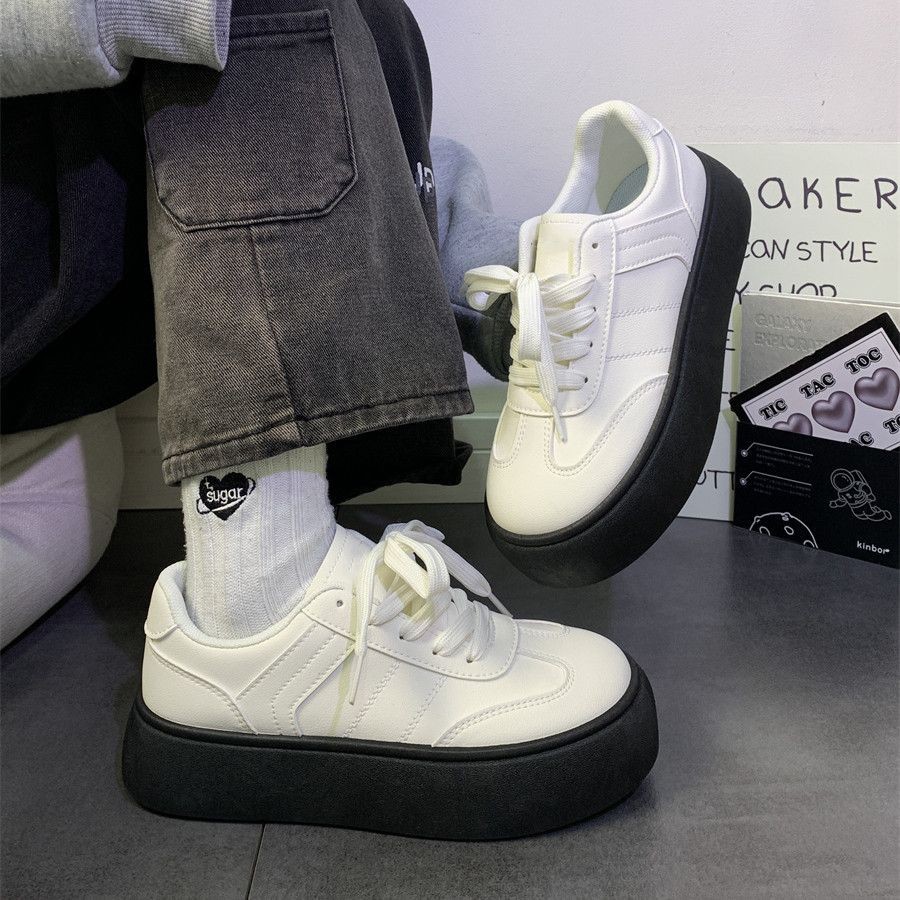Zapatos casuales de suela gruesa para mujeres 2025 primavera nuevos zapatos blancos para mujeres muffin base universal zapatos deportivos cómodos transpirables
