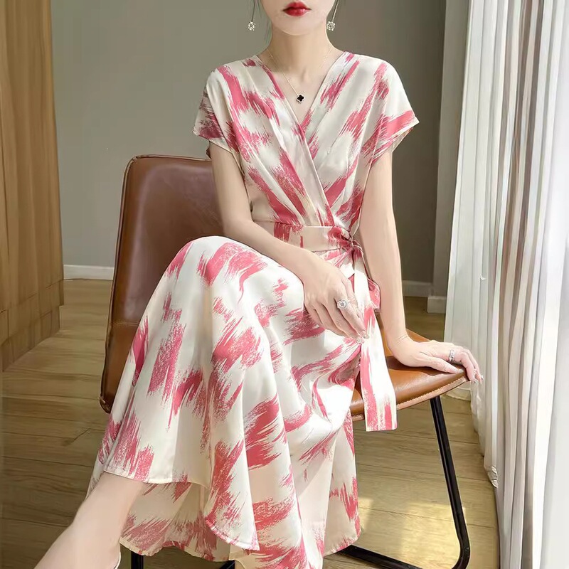Heavy Silk Dress with a High-End Feel for Summer, Featuring a Waist-Cinching Design, Criss-Cross Neckline, Floral Print, and Long Silk Skirt