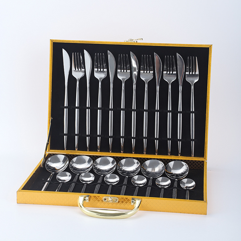 Amazon popular vajilla de acero inoxidable 24 unidades traje Portugal cuatro piezas principales comida occidental cuchillo, tenedor y cuchara caja de regalo traje