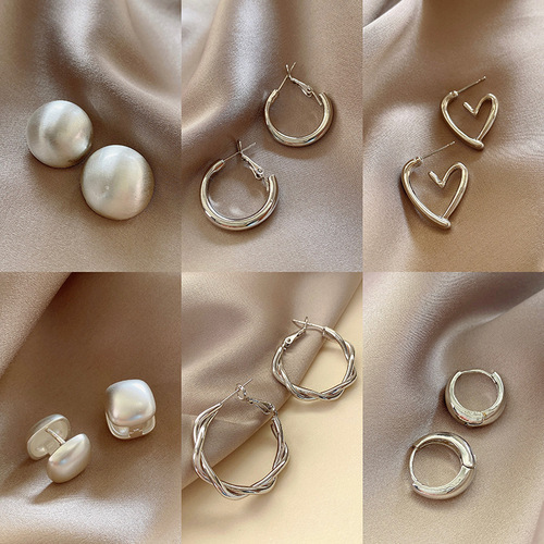 925 Silver Needle Port Vintage Retro Metal Earrings for Women - High-End Geometric Simple Hoop Earrings - Versatile and Over-the-Top Commuter Earrings