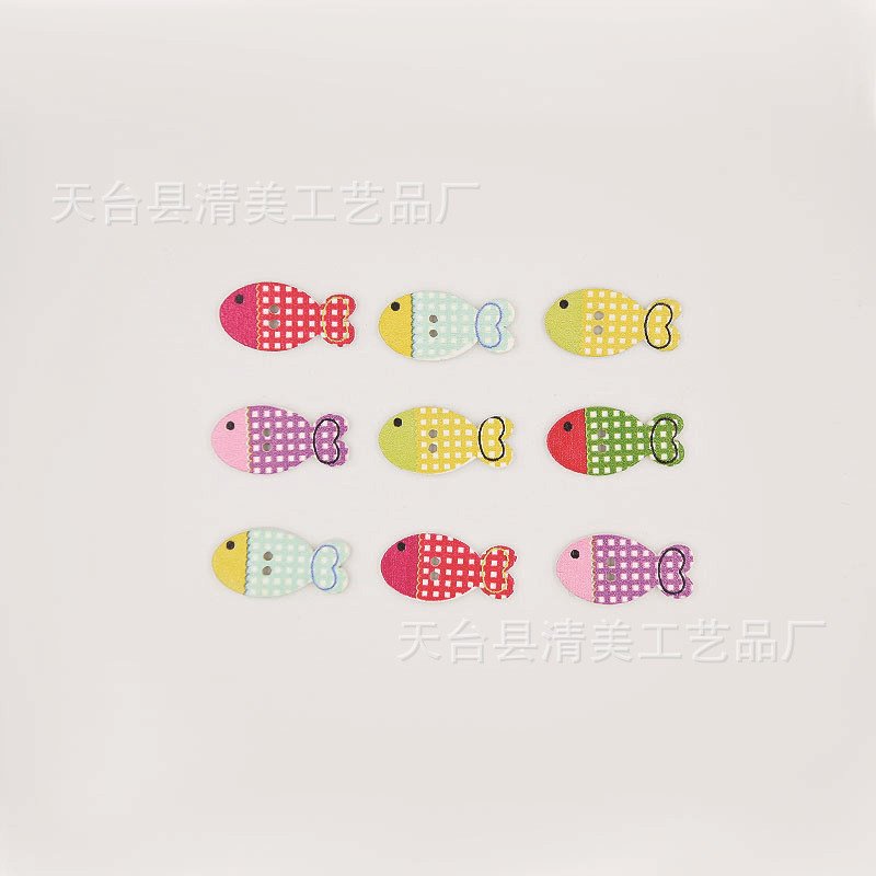 Botón de pez pequeño de color de 24mm Botón de pez pequeño de color de bricolaje de 2mm de espesor 100 piezas por paquete