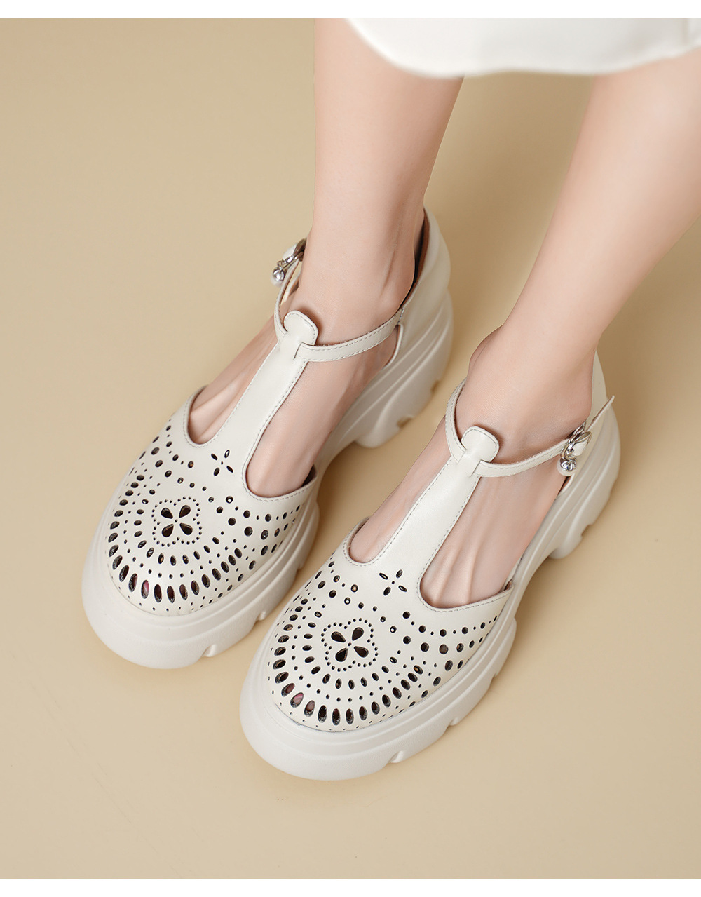 Giày cao gót nữ đế xuồng platform 8 cm, mũi tròn bít, quai chữ T kiểu Mary Jane, họa tiết khoét lỗ thoáng khí — màu đen, màu mơ chi tiết 5
