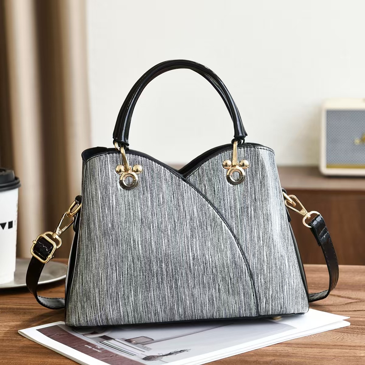 Bolso de mano retro, bolso de cuero brillante, bolso de hombro casual, bolso de brazo, bolsas transfronterizas.