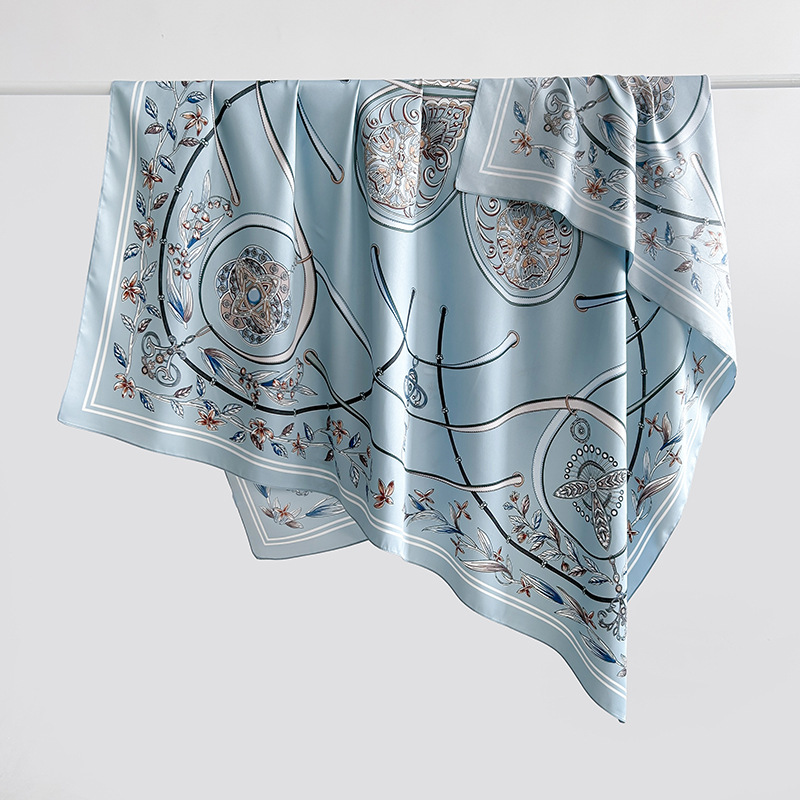 Toalla cuadrada impresa de nicho de estilo étnico de tendencia creativa, foto de fotografía de mujer de primavera y verano con bufanda fina de sarga