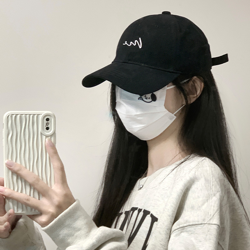 黒い野球帽の女性2025の新型は頭を大きくして顔を大きくします。|undefined