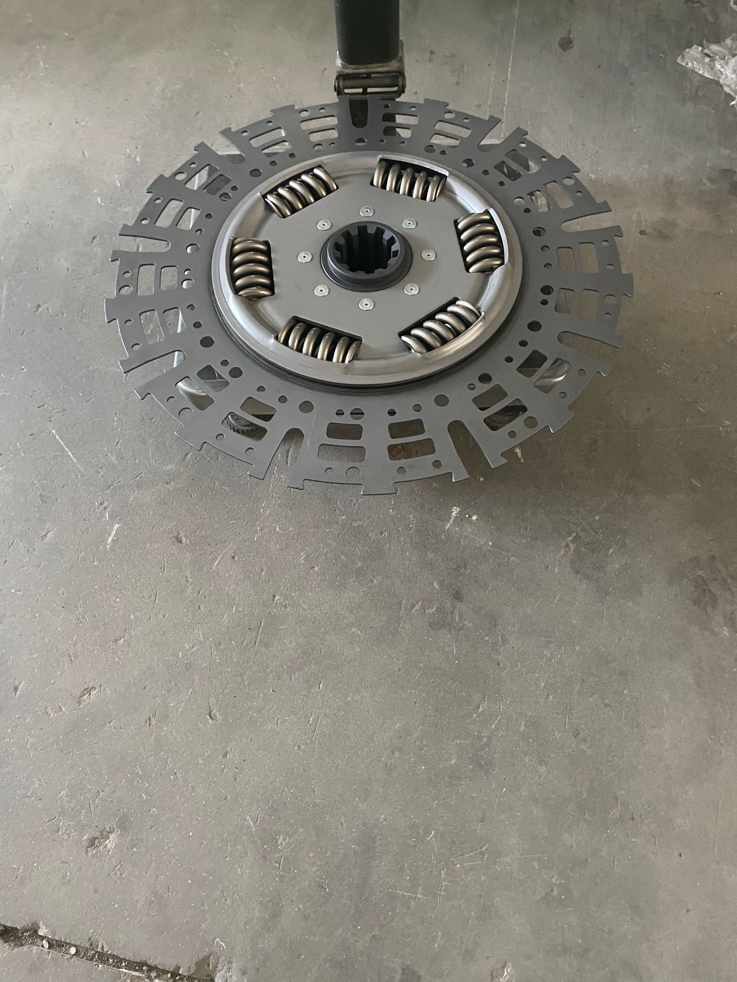 DS430-T clutch disc, compatible with 1601130-ZB601, manufactured by the original factory for Dongfeng Tianlong, Sinotruk Howo, and Hualong