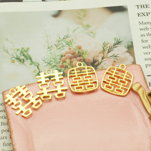 Wedding Celebration Lucky Character Decorations Accessories DIY Handmade Candy Box Candy Bag Retro Alloy Accessories Double Happiness Pendant