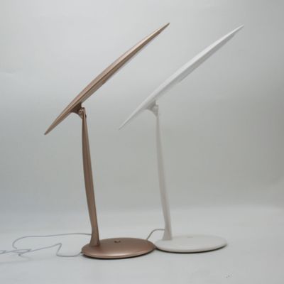 现代简约床头卧室装饰创意护眼学习书桌出口学生塑胶白色金色台灯