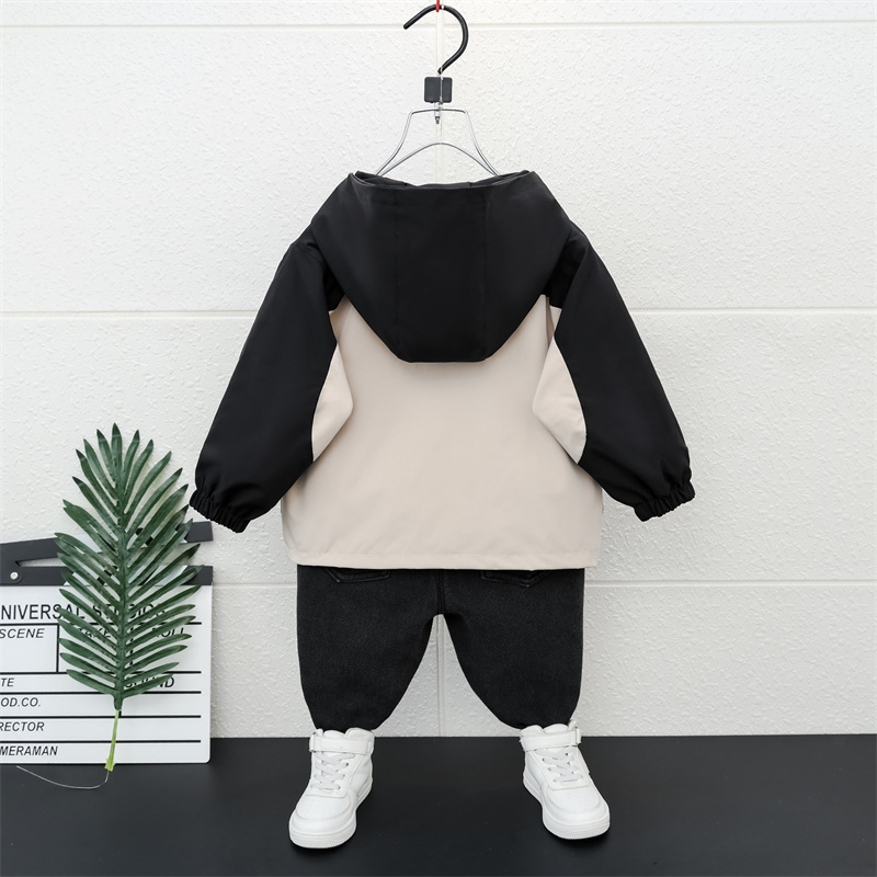 5880 Chaqueta de otoño para niños 2024 nuevo estilo rompevientos con capucha a juego de colores para niños, tops de primavera y otoño para niños guapos