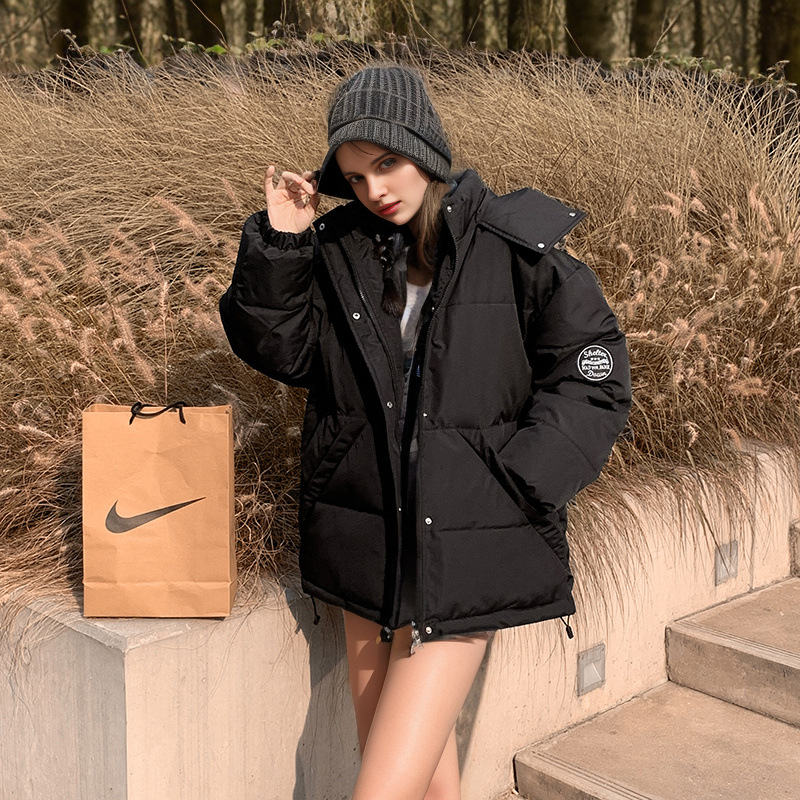 Warme Jacken für Damen sind beliebt bei übergroßen Overalls und locker geschnittenen, baumwollgefütterten Jacken_voghion.com