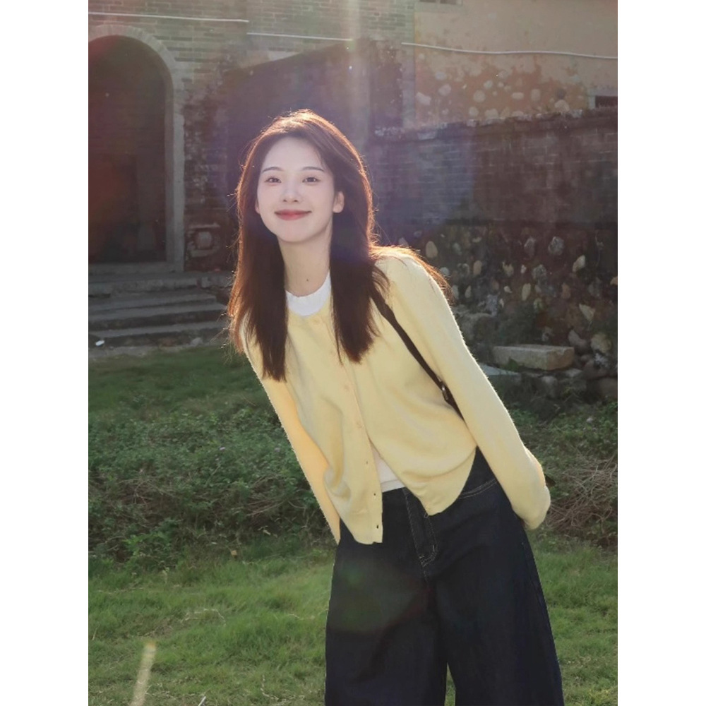 Light Yellow Slim-Fit Single-Breasted Knitted Cardigan for Women, Spring and Autumn Korean Style, Age-Reducing Outerwear Sweater