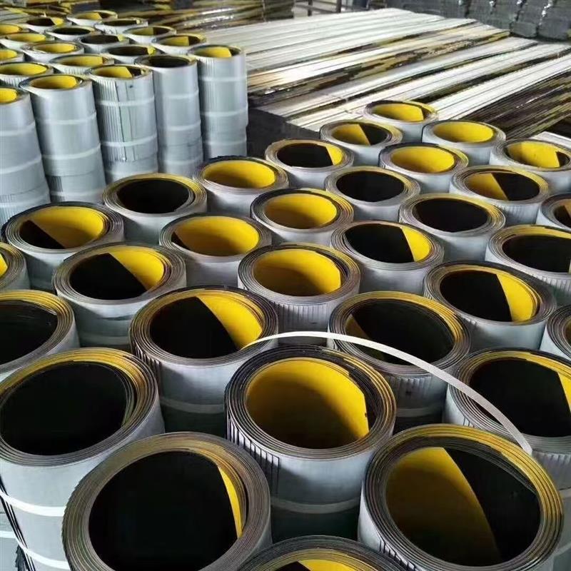 踢脚线建筑工地铁皮脚手架警示隔离带镀锌铁踢脚板外架红白脚板