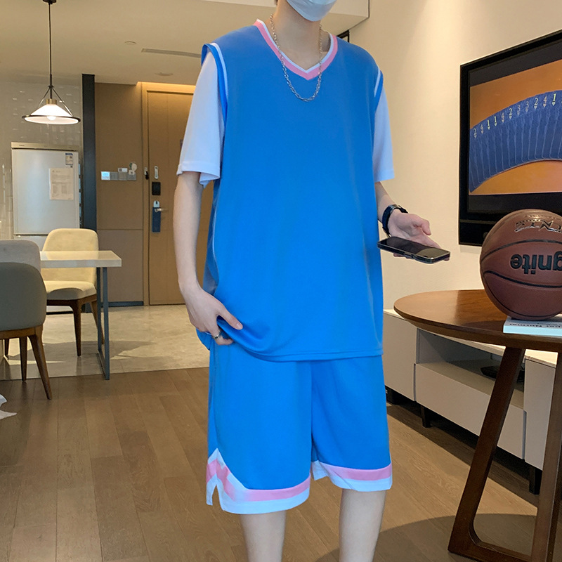 Verano falso de dos piezas juego de mangas cortas de baloncesto deportivo de estilo masculino con un conjunto de ropa de entrenamiento de jóvenes transpirables rápidamente secos