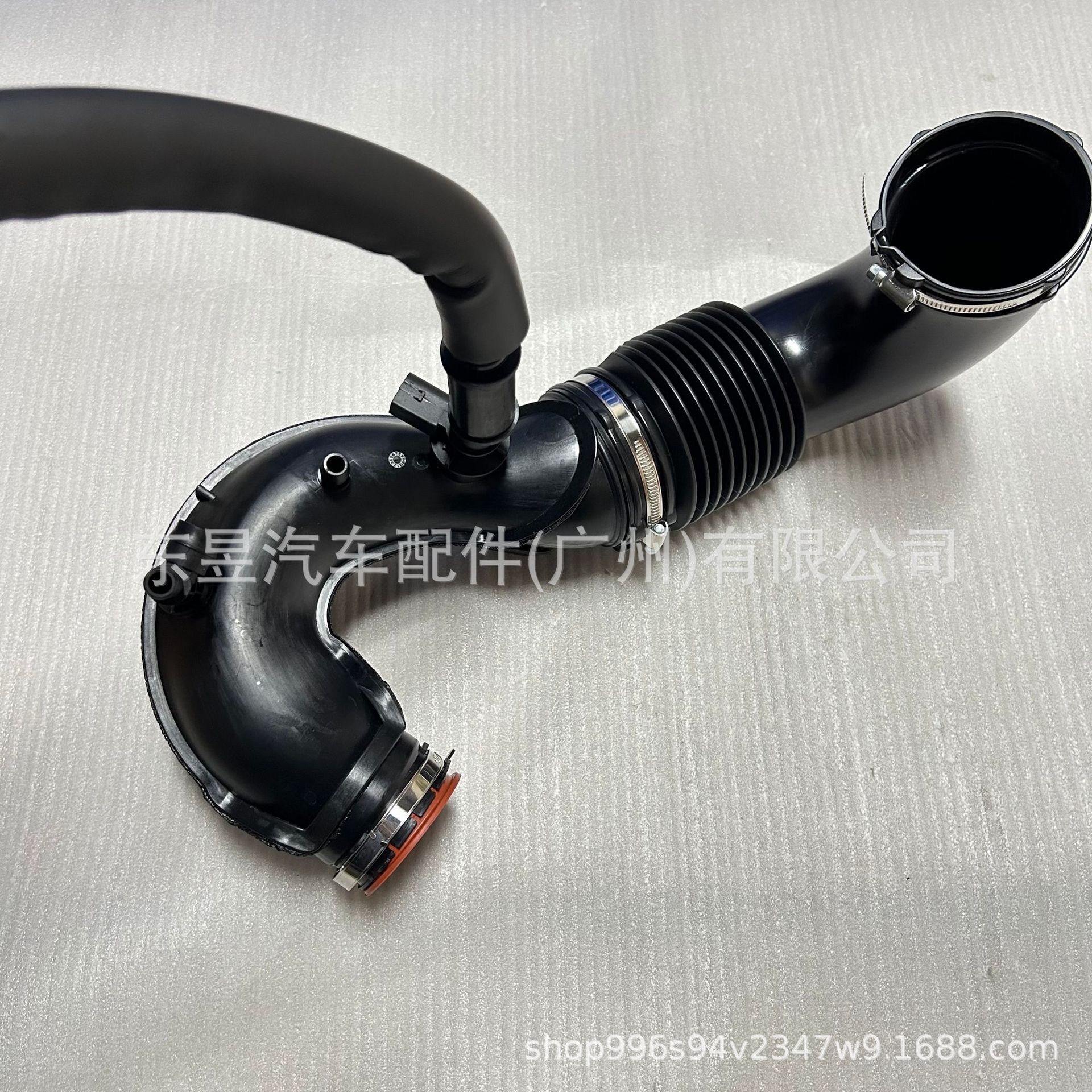 Suitable for Mercedes-Benz intake pipe with oil-water separator 2740905700 2740905200 2740900200