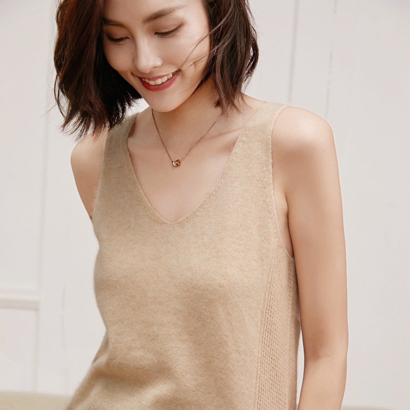 Demi-season cashmere vest