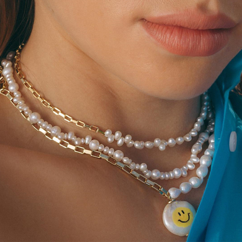 Barocke Natürliche Perlenkette Weiblicher Smiley-anhänger Mehrschichtige Modehalskette Ohrringe Set display picture 2