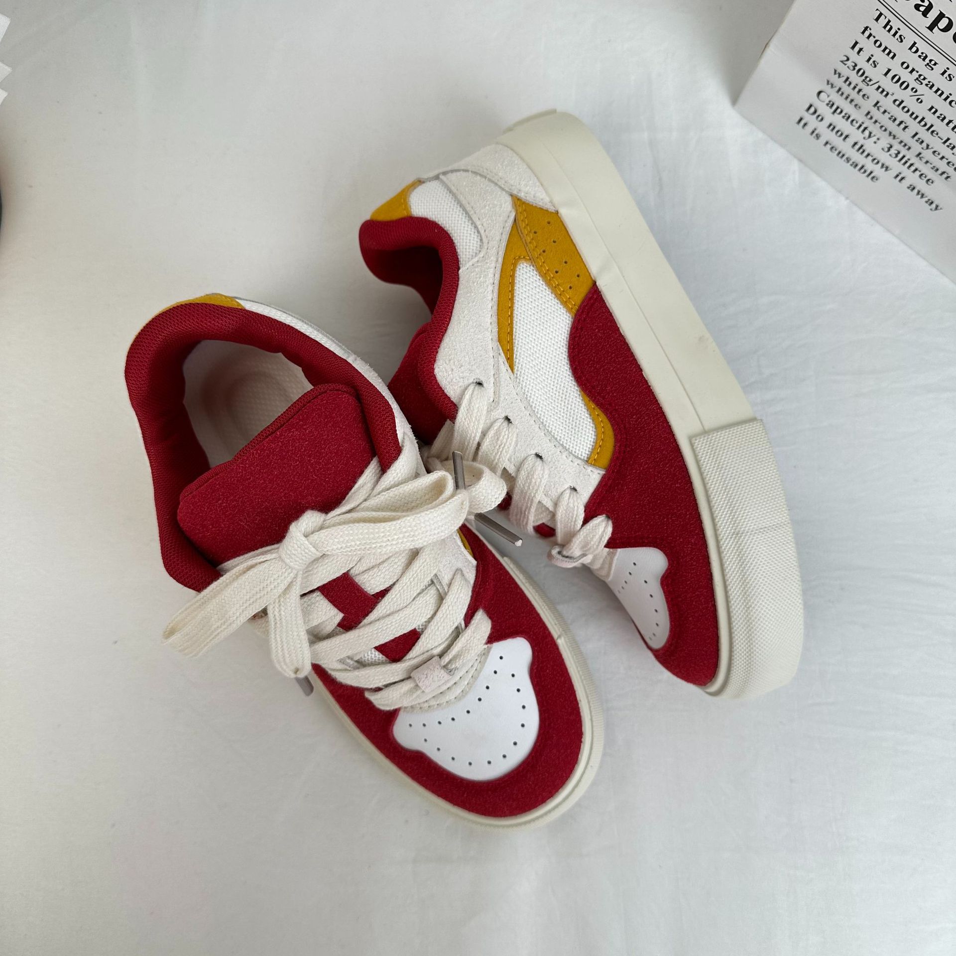 2025 primavera nuevos zapatos de skate de estilo universal para estudiantes de bajo nivel Harajuku zapatos de lona coreanos nichos zapatos blancos 6006