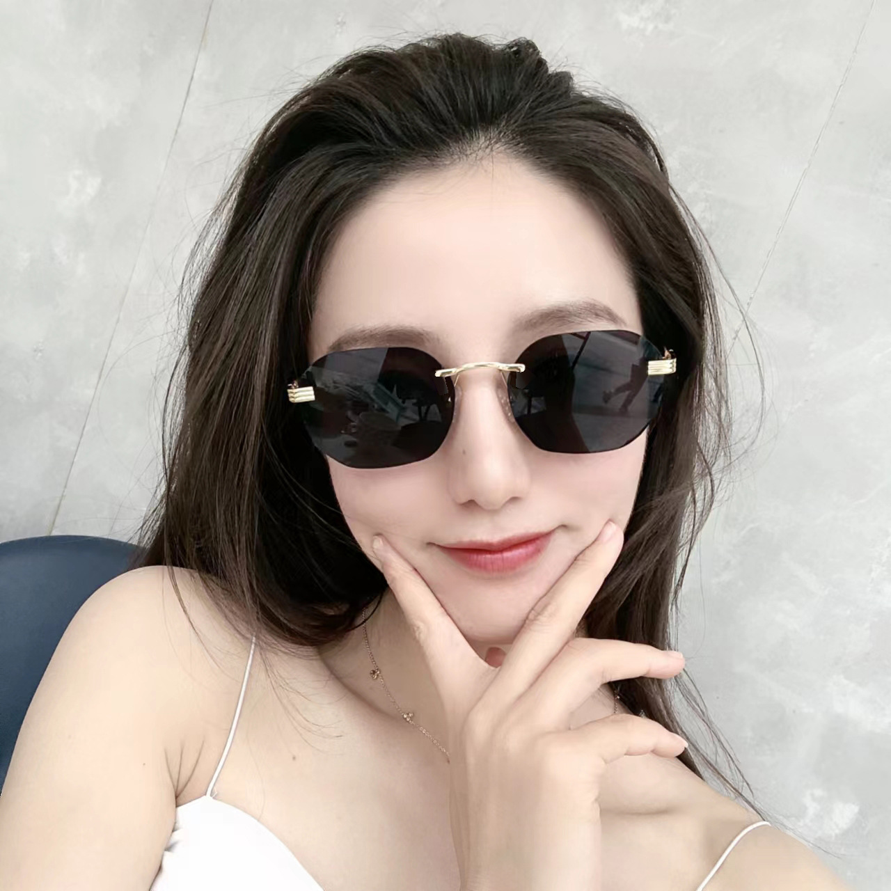 2022 nuevo marco pequeño sin marco gafas de sol decorativas de moda para mujer estilo de celebridad de Internet Ocean Film gafas de sol a prueba de rayos UV