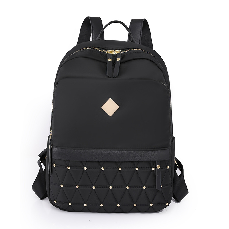 El fabricante emitió 2023 nuevas mochilas de nailon para mujer coreana, bordado de moda, remaches, mochila de viaje, mochila escolar para mujer