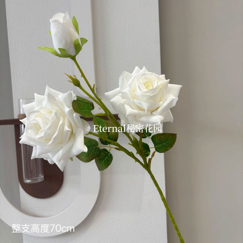 3頭のカローラのバラのシミュレーションモランディ系の結婚式の装飾の造景の偽の花の家の装飾の撮影の道具|undefined