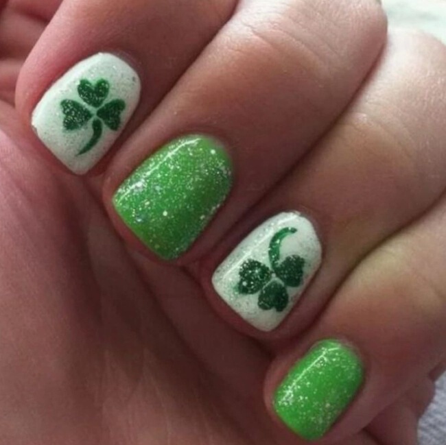 24 Pieces of Simple Green and White Color-Changing French Clover Design St. Patrick's Day Press-On Nails Nail Art