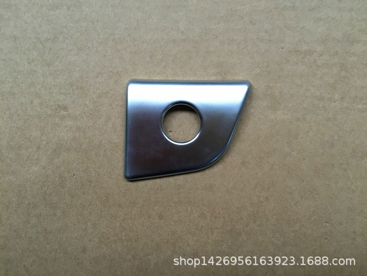 15锐界 内饰 亚铬手套箱饰框.jpg