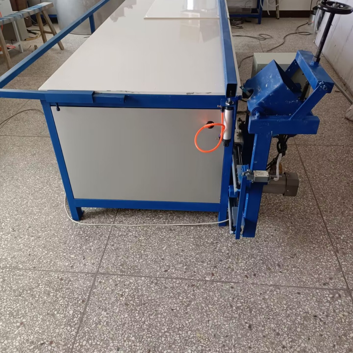 供应连云港州华直线轨道亚克力板材开槽机精密修角电动倒边倒角机