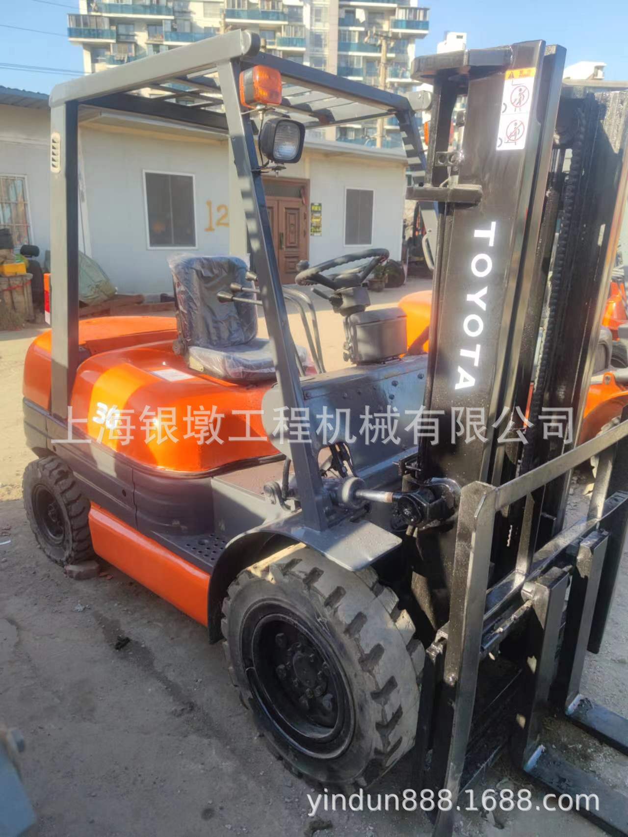 二手 丰田 3吨 叉车燃油叉车