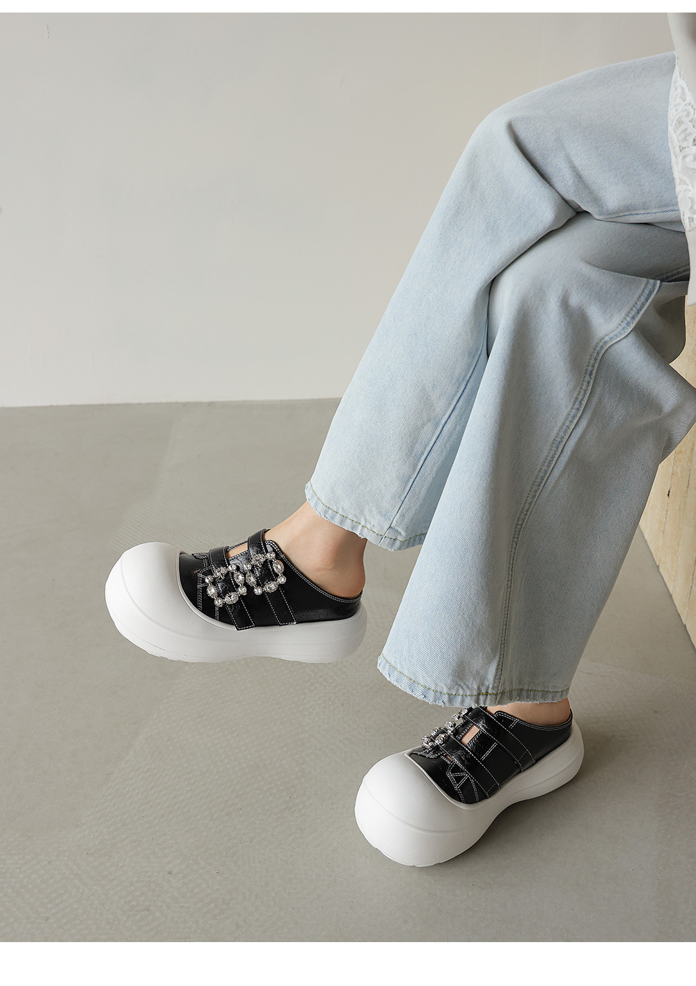 Sandal nữ đế xuồng cao 5 cm mũi vuông đính đá pha lê — màu đen, bạc chi tiết 19