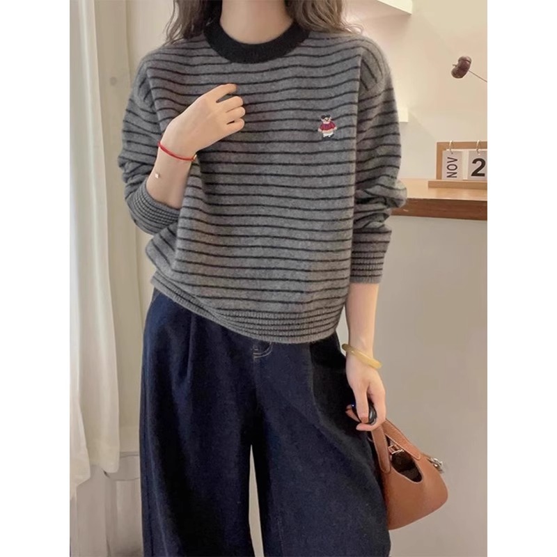 经典条纹高级感灰色圆领针织衫时尚百搭慵懒休闲减龄内搭羊绒毛衣