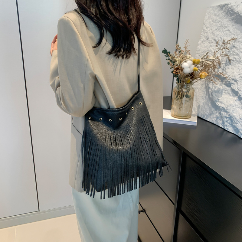 Bolsas de estilo nacional retro serie de mujeres 2024 verano nuevo bolso de moda explosivo bolso de mano de estilo perezoso