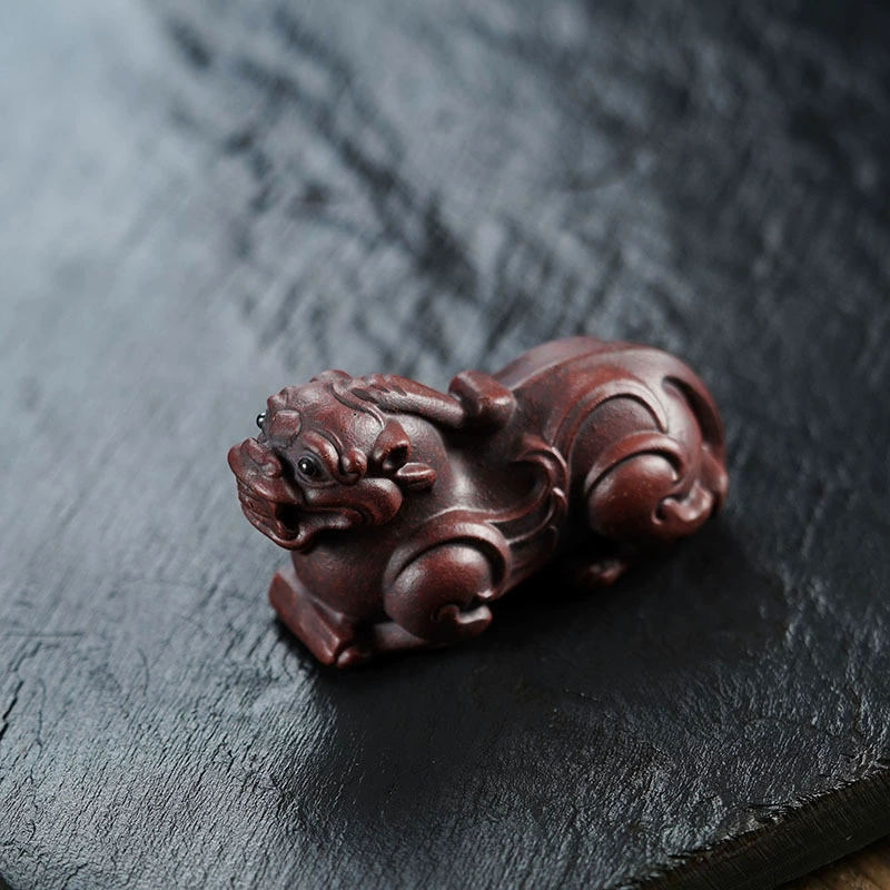 Tea pets wholesale Yixing pure handmade purple sand tea pets can raise Pixiu tea table decorations auspicious beasts handle pieces tea to the surrounding