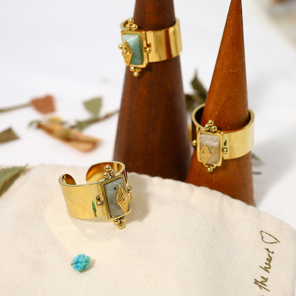 Retro design trend fashionable golden organic geometric ring…
