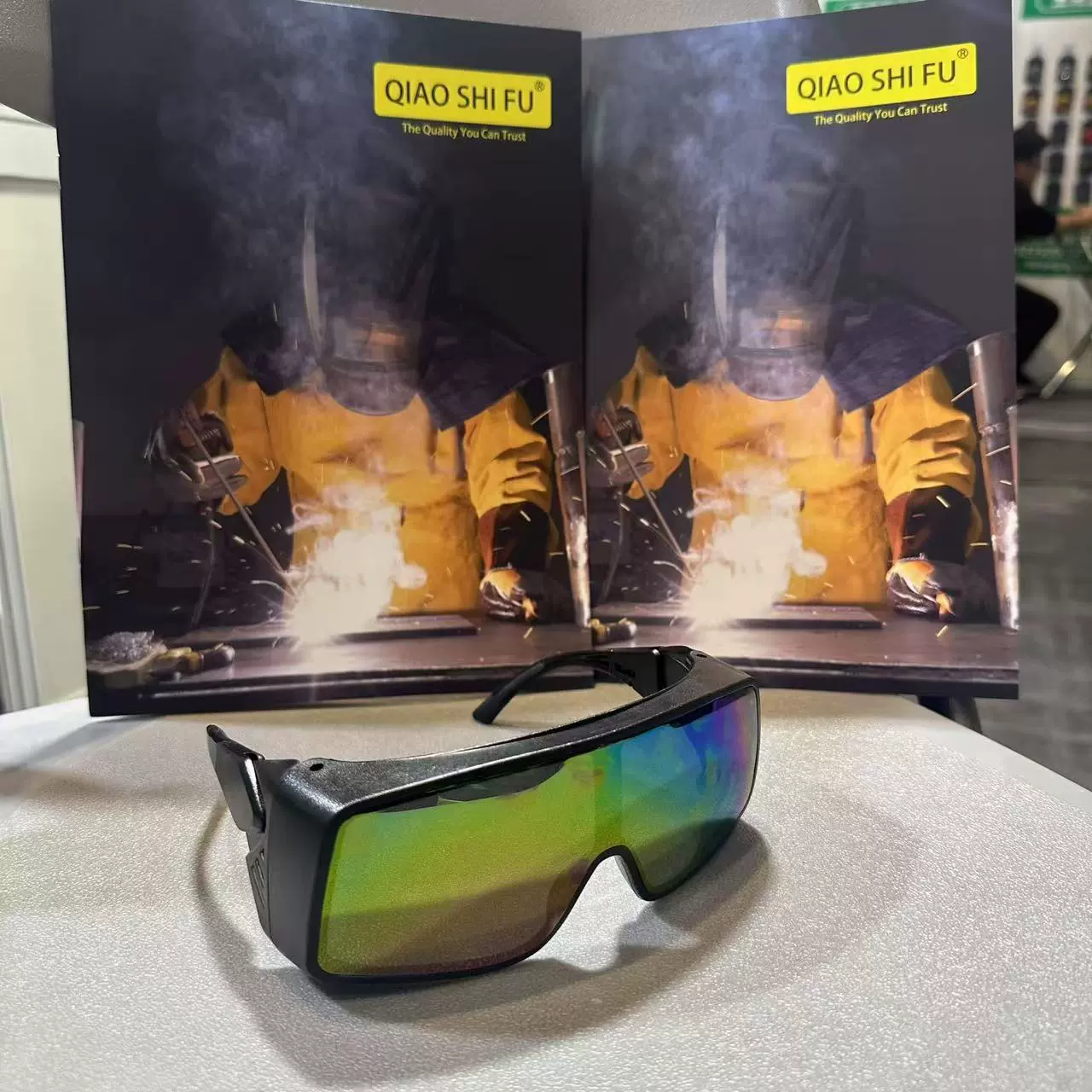 UV400夜视骑行专用护眼防紫外线防强光防风骑行电焊防护激光眼镜