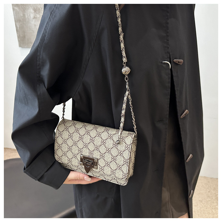 Cross-border women's bag 2024 New leopard print underarm bag, Korean style fashionable and trendy chain single-shoulder bag, riveted crossbody bag undefined