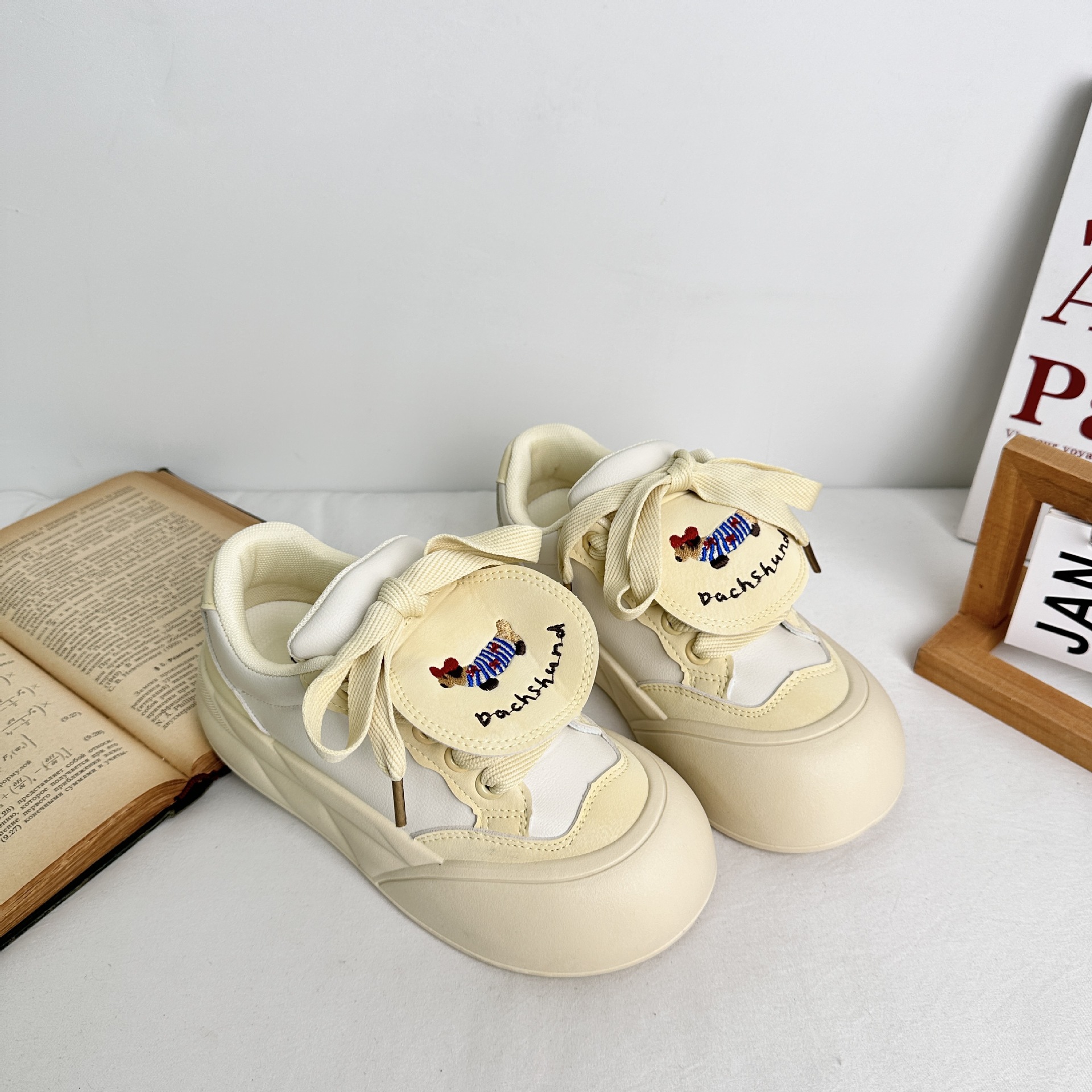 Yuanbo 2025 primavera suela gruesa zapatos de tabla de cabeza grande estudiantes zapatos de lona coreanos de todo fósforo estilo de Hong Kong zapatos de mujer de moda image 9