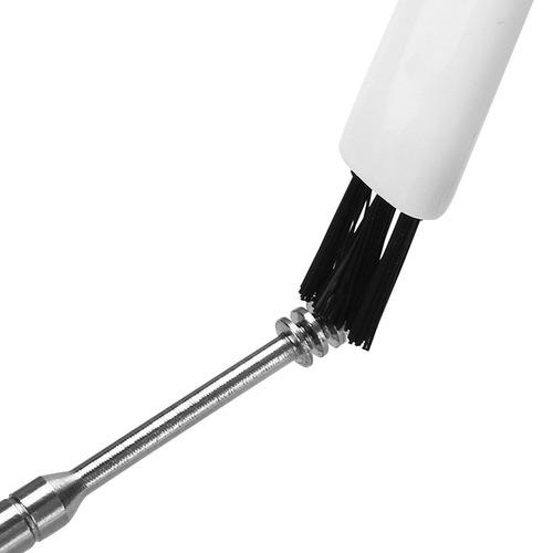 Small plastic dust brush, electronic accessories, hardware ear scoop, small cleaning brush, electric clipper, razor, small sweeper