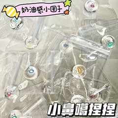 透明な鼻がつまみ食いして、漫画のミニ表情をほぐします。